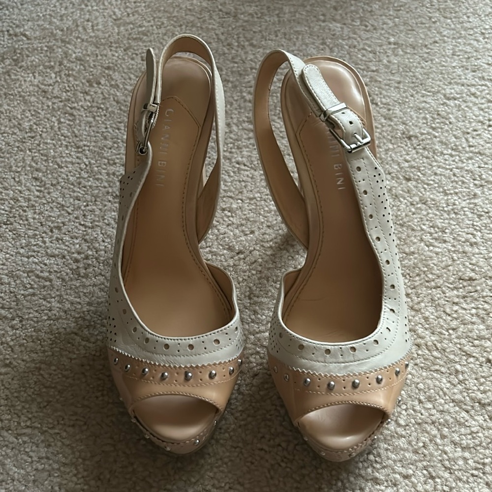 Gianni Bini, cream colored heel. Size 9M.